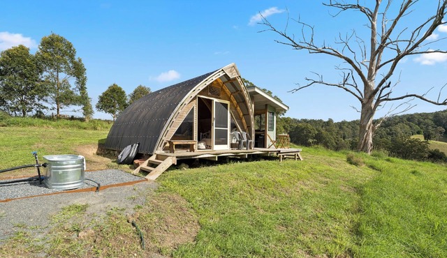 Baker's Hut - Off-Grid, Fire Pit, Fire Bath, Cozy, Views, Sleeps 2-3 in Hydes Creek
