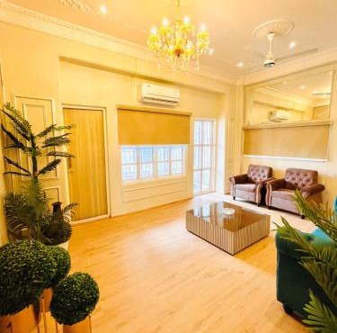 Ballygunge 2BHK 2000sqft flat main road