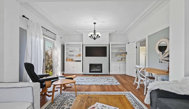 Bant Cottage, Bant Cottage - Gorgeous Renovation, Neatly Styled in South Bathurst