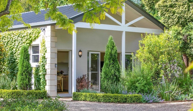Banyula Annex - superb contemporary styling and modern amenities