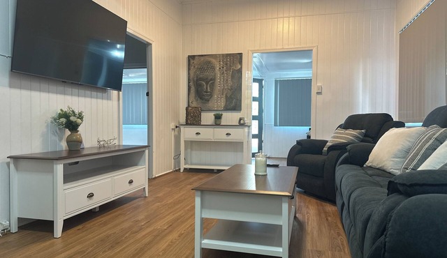 Barefoot Bliss - 4 bedroom home away from home in Pialba