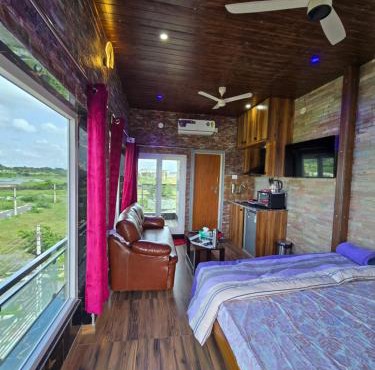 Barla's Home Stay - Luxury Studio Room