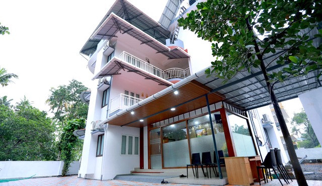 Base9 Airport Hotel