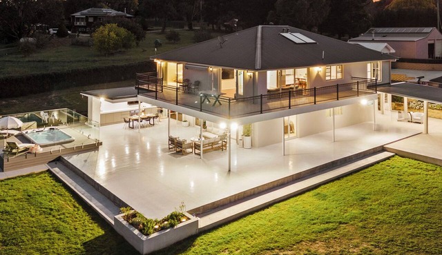 Bathurst Corporate Retreat | 2 homes, sleeps 30 in Robin Hill