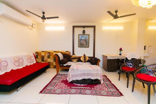Bay Stays 2BHK Near Rock Beach