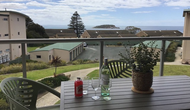 Bayview Encounter - Sea and island views in luxury incl breakfast and linen. in Encounter Bay