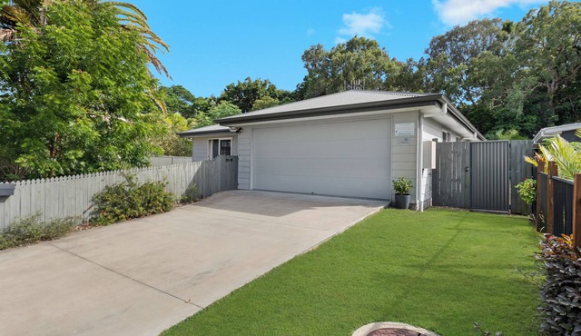 Beach Front, Modern & Spacious, Securely Fenced for Kids & Pets in Toogoom