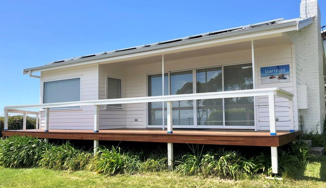Beach House with Bay of Fires views, featuring 2 bedrooms with ensuite bathrooms in Binalong Bay