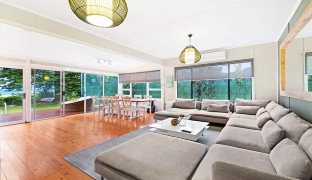 BEACH SHACK - WATERFRONT PATONGA