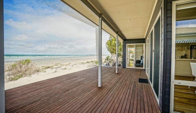 BEACHED - Step off the deck and onto the sand - 3BR Beachfront Beauty in North Beach