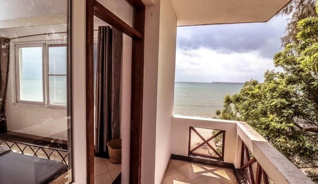 Beachfront 3BR apart w/ views of the Indian Ocean in Moshi