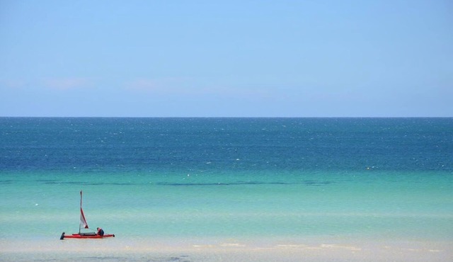 Beachfront + Stunning Views + Free WIFI + Air Con + Fireplace in Island Beach