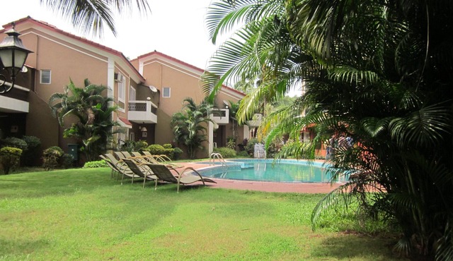 BEAUTIFUL 2 ROOMS APARTMENT IN THE HEART OF CANDOLIM IN A RESORT WITH A POOL