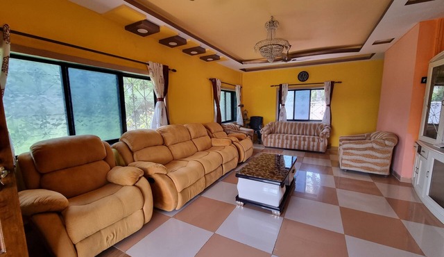 Beautiful 3-Bedroom Villa☺️with FREE WiFi, Lawn @Nagaon🏖️