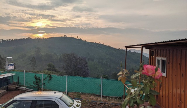 Beautiful 7 Separate bedroom cottage and container wood house in Ooty