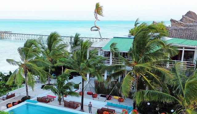 Beautiful beachfront boutique hotel with infinity pool, facing the indian ocean in Jambiani