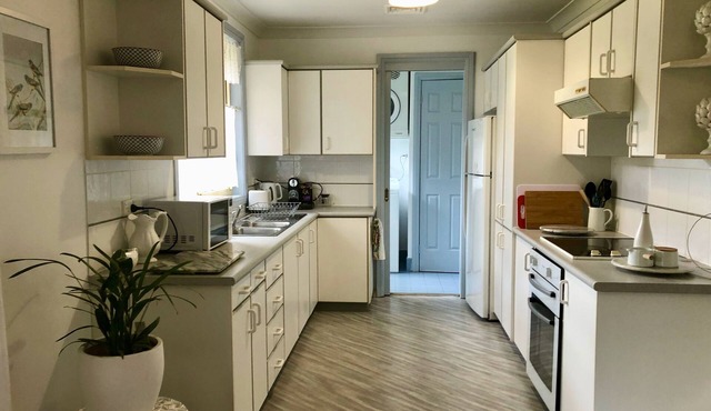 Beautiful Daffodil Suite at Highland Garden Hideaway in Moss Vale