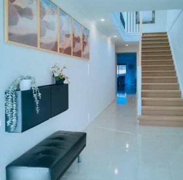 Beautiful house 8k in Point Cook