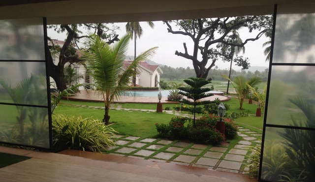 Beautiful two bedroom Villa, Sleeps 4-6 in Serene Riviera Sapphire, Siolim, Goa