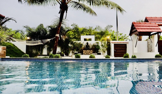 Beautiful villa w/Private swimming pool — 15 min from the beach!