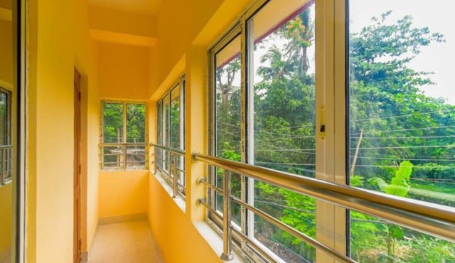 Bedroom with a balcony view - CORPORATE INN