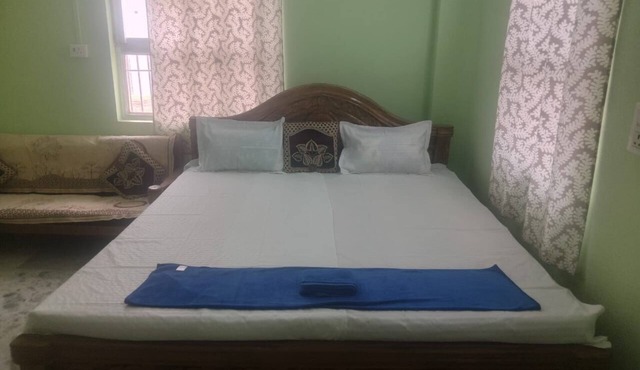 Bedrooms with Private Bath, Spacious Kitchen - 501