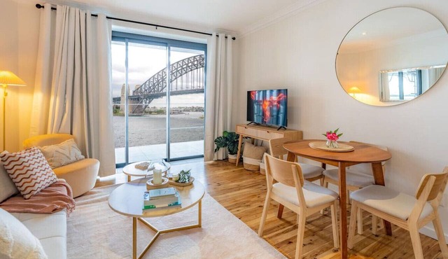 Best Harbour Views & location in Sydney!