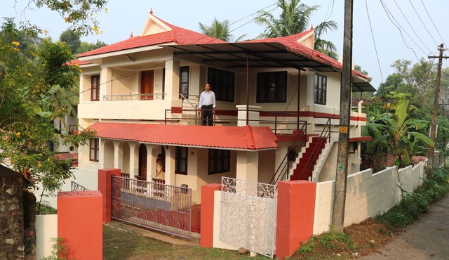 Bethel House has 3 bedrooms, 2.5 bath, Kitchen and a dining area.