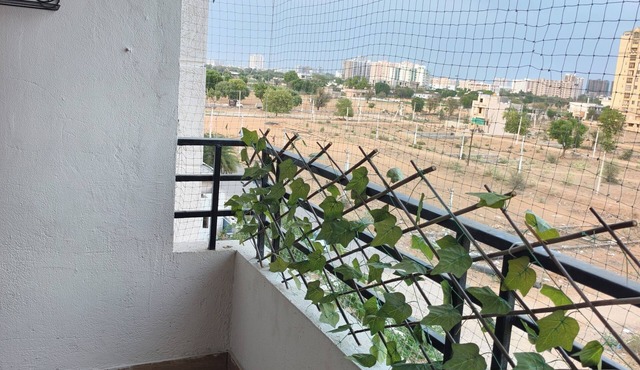 Bhk- 1, bedroom apartment in enchanting Bhankrota with fitness room, WiFi