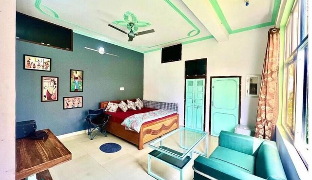 Bhoora House executive AC Room with Kitchen