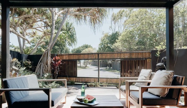 Black on Belongil - Beach Houses of Byron in Byron Bay