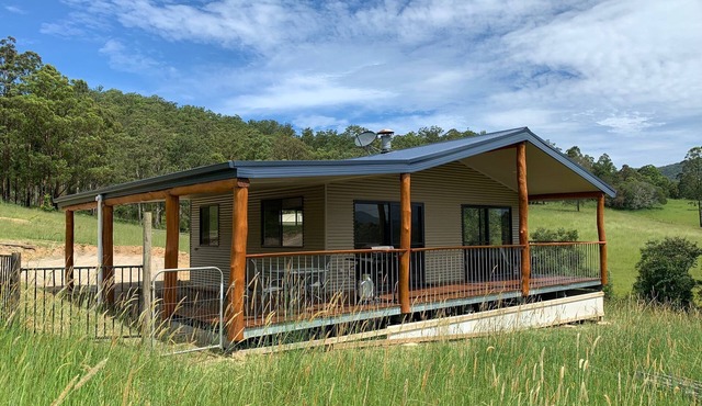 Blackbutt Farmstay Cottage in Ellenborough