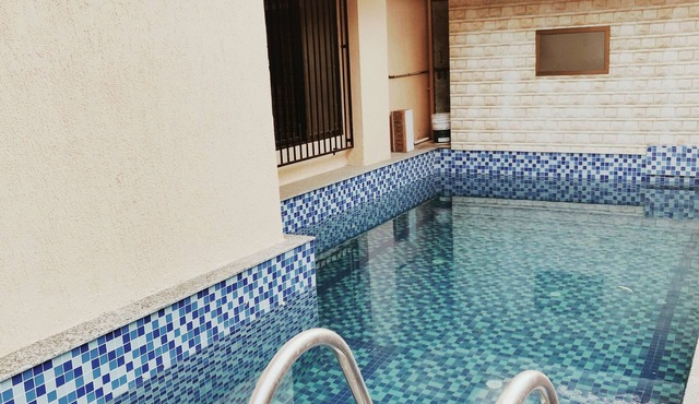 BLICK VILLA - WITH PRIVATE POOL & VIBRANT OUTDOORS