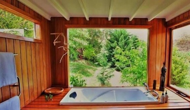Blue Cliffs Hideaway Spa Villa in Elevated Plains