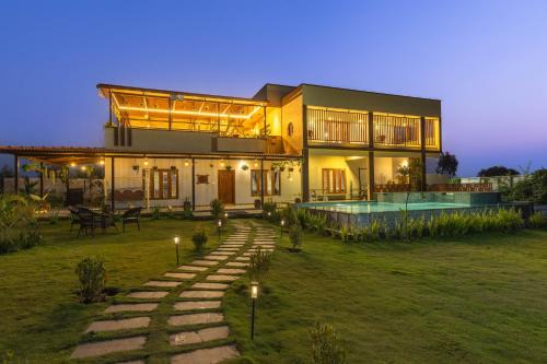 Blue Mirage Villa by StayJadePoolNr AirportBBQ