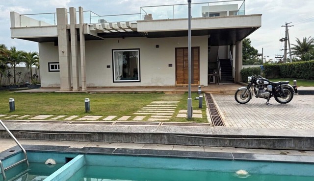 Bluewater Farms 2BR Villa with Private Pool by Homeyhuts