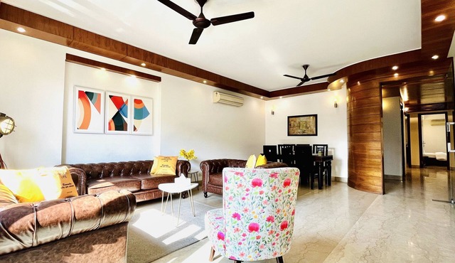 BluO 3BHK M Block Mkt - Lift, Balcony, Parking