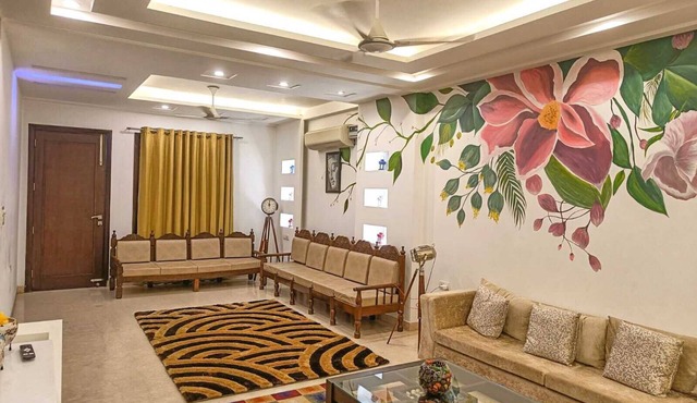 BnBBuddy Stupendous Home In Shalimar Bagh