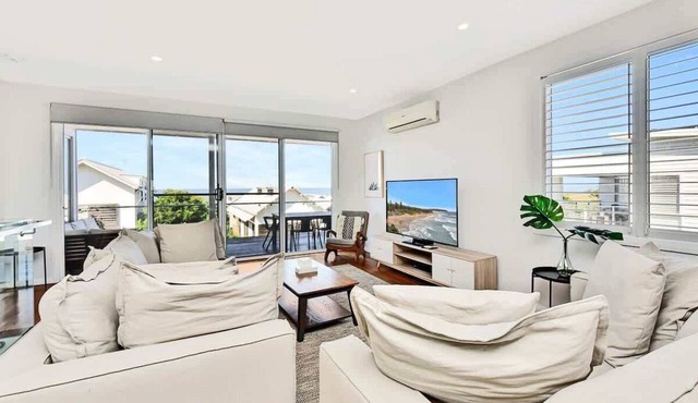 Bombora Beach House at Caves Beach Villas