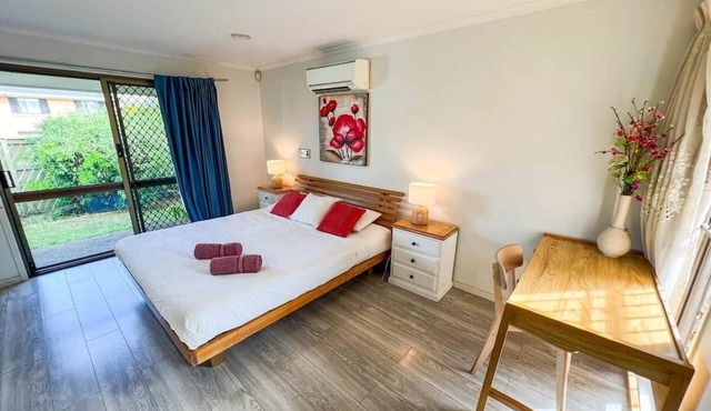 Bonhaven Deluxe King Room with private Bathroom in Runcorn