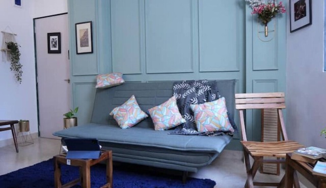 Bonjour Bandra: Cozy and Elegant Retreat on Carter Rd