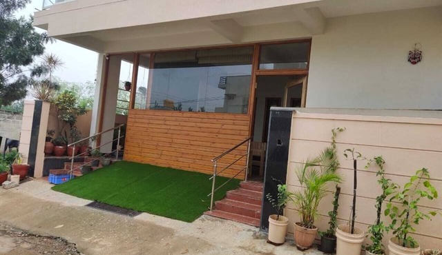 Boutique Apartment/Super Luxury Rooms equipped with AC,net,toilet,washing mch.