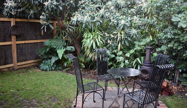 Boutique creek side B&B. Walking distance to everything. in Seymour