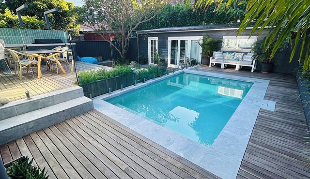 Boutique Garden Cottage | Pool & BBQ| Free Parking | Public Transport