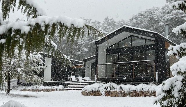 Boutique Snowy Mountains Getaway - Relax | Reconnect | Recharge in Yaouk