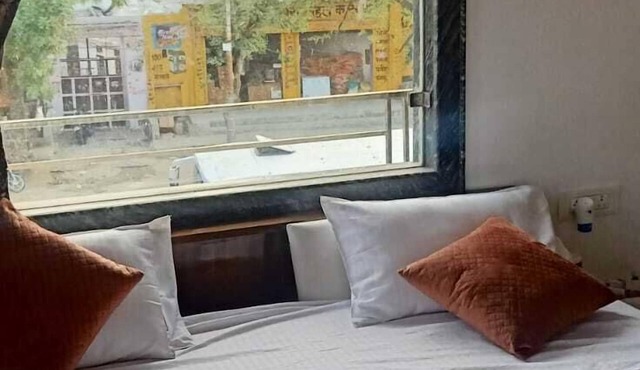 BRAJDHAM HOTEL BARSANA