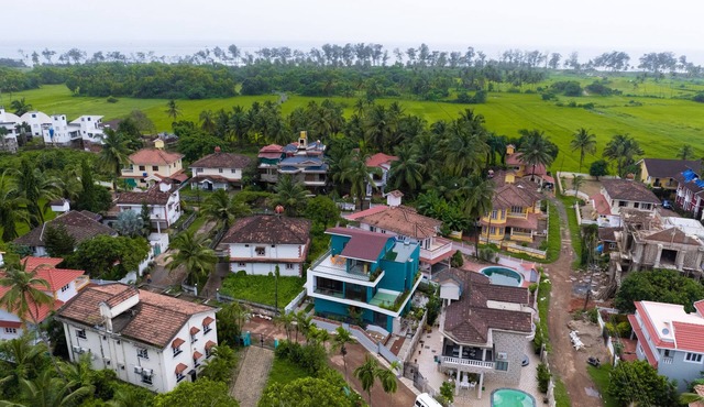 BRAND NEW VILLA LARGE POOL 5 STAR AMENITIES WALKING DISTANCE TO BEAUTIFUL BEACH