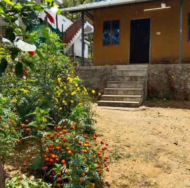 BREEZE GARDEN MUD HOUSE Home Stay