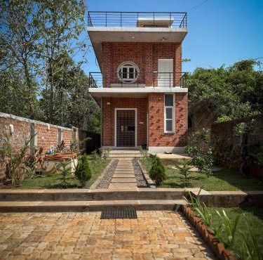 Brick and Bare Homestay