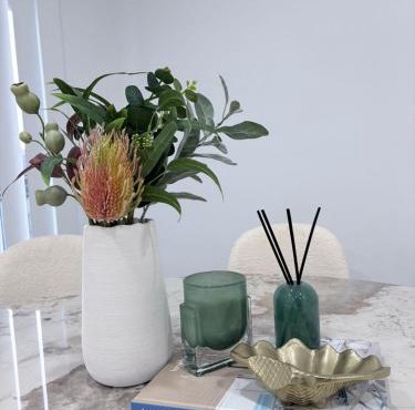 Bright and Stylish 4BR Guesthouse walk to Shops